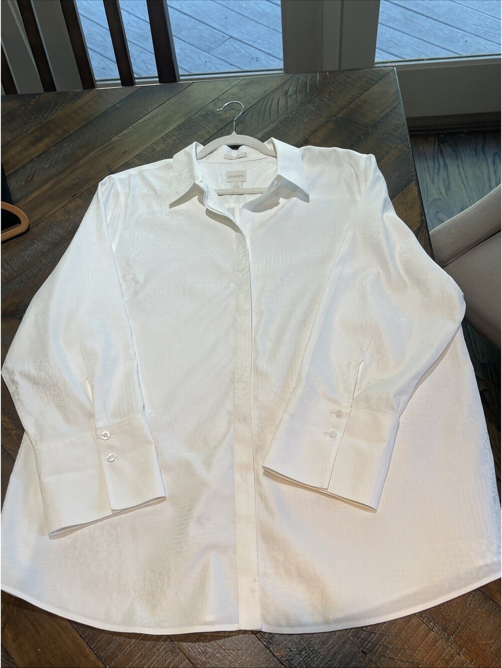 Chicos size 4 Women’s White 100% Cotton White On White Cheetah Print Shirt 48-50 - Picture 2 of 7